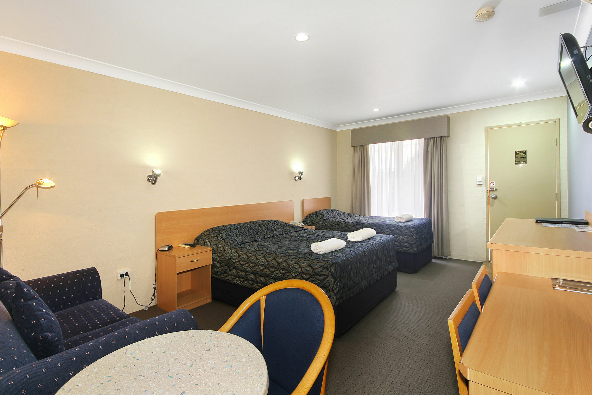 Edward Parry Motel And Apartments Тамуорт Экстерьер фото